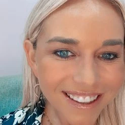 A Blonde and Her Bag women Balmy Nights Labradorite Teardrop Necklace in Gold -Farm Rio Sales 77a55ce47323467ebe080fdaa4e4d00d bc177396 2689 45a7 8f83 df65f2429104 1080x